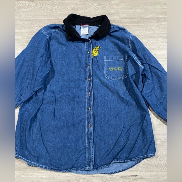 Dr. Seuss He’s Mean &‎ Green Grinch Denim Vintage Button Down - Picture 5 of 5